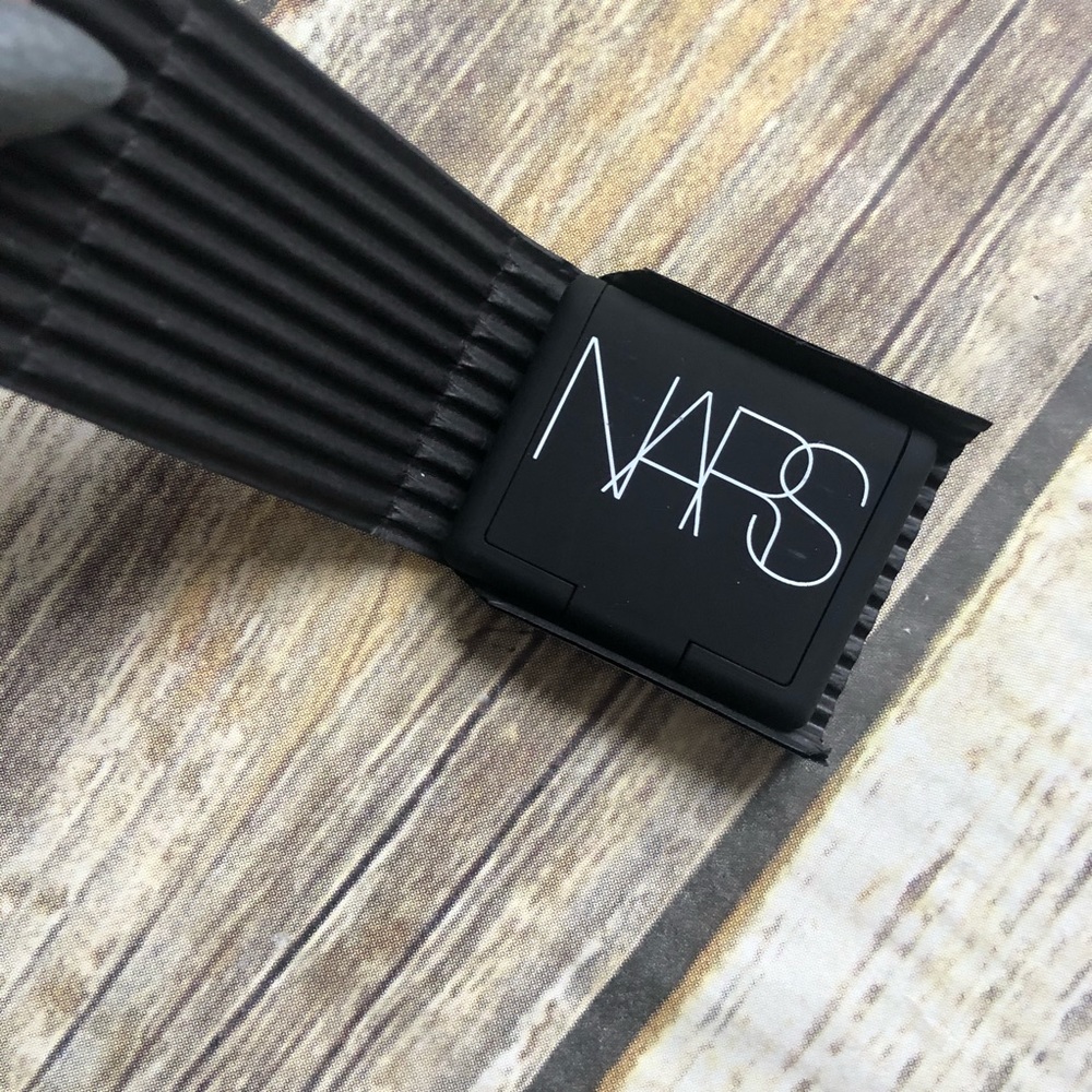 NARS Night Breed Black Shimmer Eyeshadow Single - Picture 4 of 5
